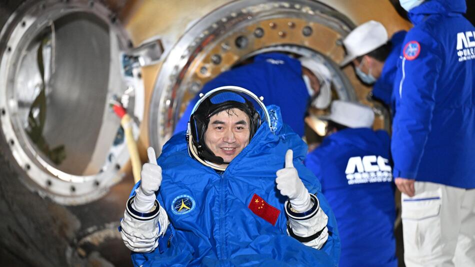 Bemannte Raumkapsel von Shenzhou-18 ist gelandet