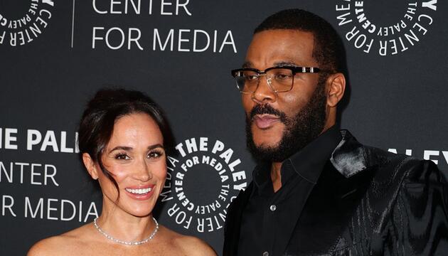 Herzogin Meghan posierte im Dezember 2024 mit Tyler Perry bei einer Preisverleihung in Beverly Hill.