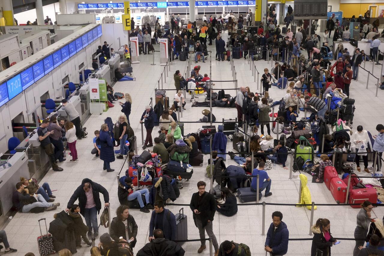 Bild zu Großflughafen London-Gatwick lahmgelegt