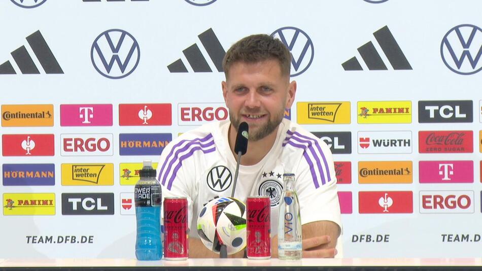 DFB-Stürmer Niclas Füllkrug während einer Pressekonferenz in Herzogenaurach