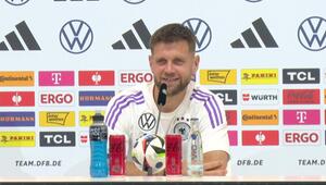DFB-Stürmer Niclas Füllkrug während einer Pressekonferenz in Herzogenaurach