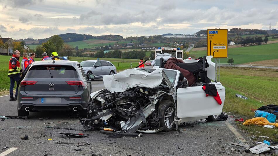 Zwei Tote bei Verkehrsunfall