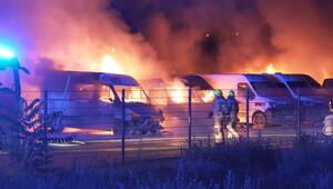 Transporter in Flammen: Bekennertext legt Brandanschlag nahe