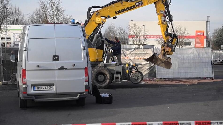 Zerstörerische Baggerfahrt: Ermittler prüfen Motiv