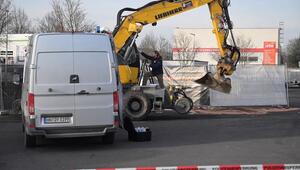 Zerstörerische Baggerfahrt: Ermittler prüfen Motiv