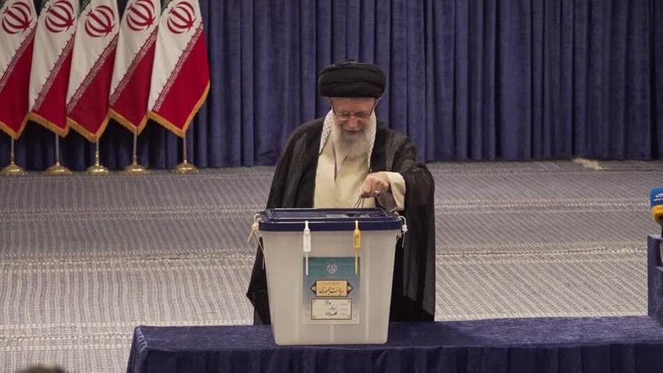 Ajatollah Chamenei ruft iranische Bevölkerung zur Wahl auf