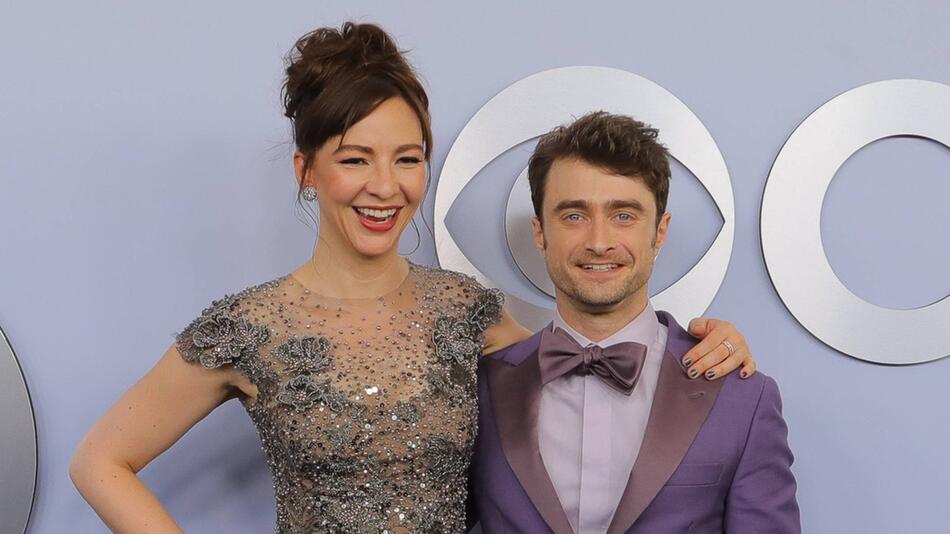 Seltener Auftritt: Erin Darke und Daniel Radcliffe strahlen am 16. Juni für die Fotografen im ...