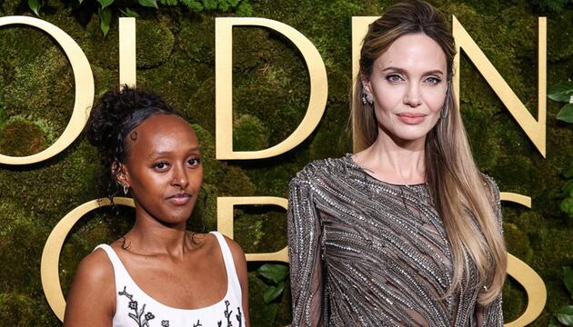 Zahara Marley Jolie und Mutter Angelina Jolie bei den Golden Globe Awards 2025.