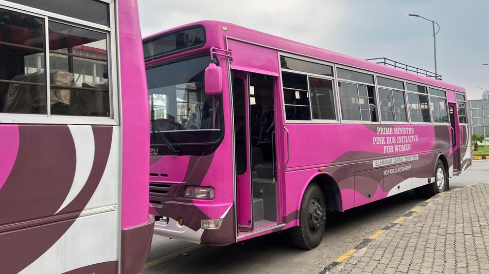 Pakistans Hauptstadt führt reine Frauenbusse ein