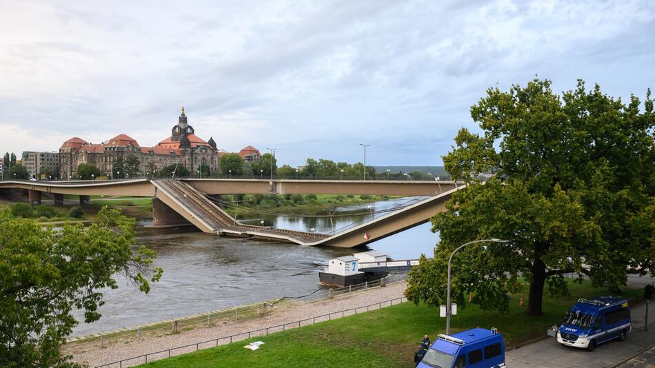 Carolabrücke in Dresden eingestürzt