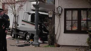 Mutter und Kind tot – Lkw rast in Fußgänger in Schramberg