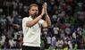 Englands Nationaltrainer Gareth Southgate applaudiert den Fans nach dem Spiel gegen Slowenien