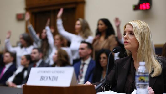 US-Justizministerin Bondi sagt bei Anhörung aus