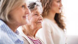 Drei Frauen, drei Generationen, abgebildet im Profil