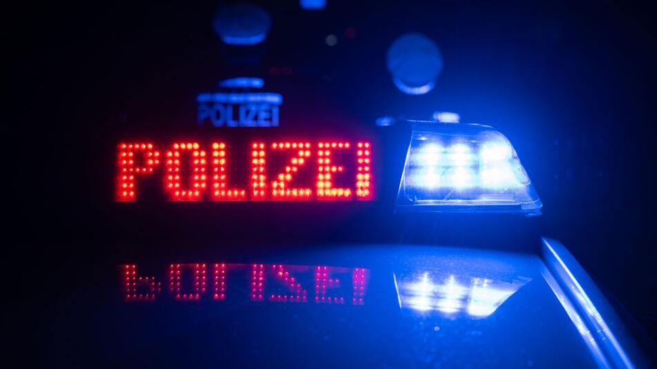 Polizei im Einsatz nach Rohrbruch.