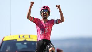Ben Healy feiert den Sieg bei der sechsten Etappe der Tour de France.