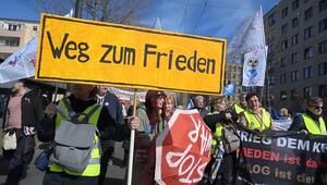 Ostermärsche in Deutschland: Demos im Zeichen der Friedenstaube