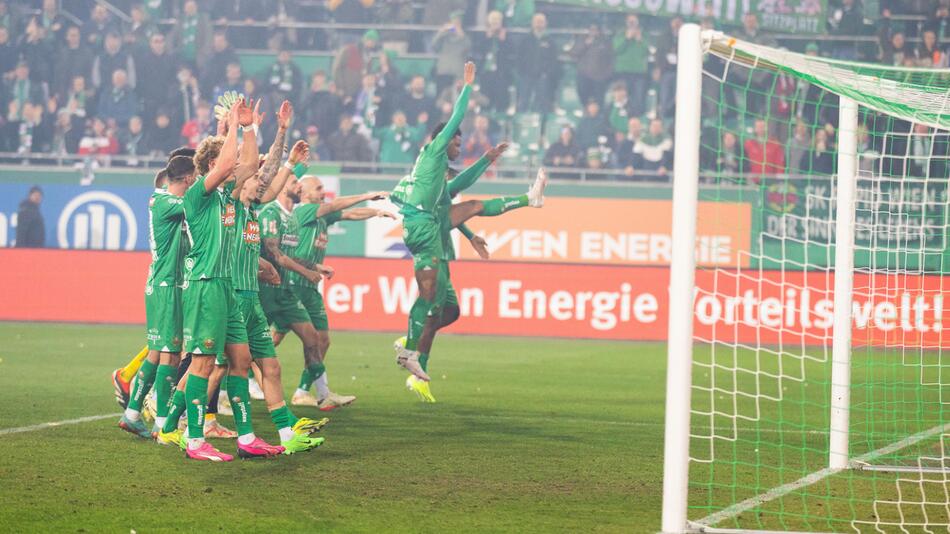 Das Rapid-Team nach dem Derby-Sieg.