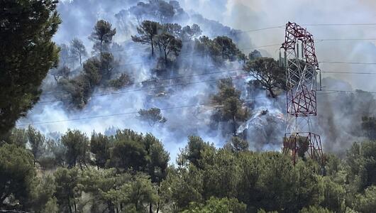Ein von der Feuerwehr SDIS13 bereitgestelltes Foto zeigt dichte Rauchwolken