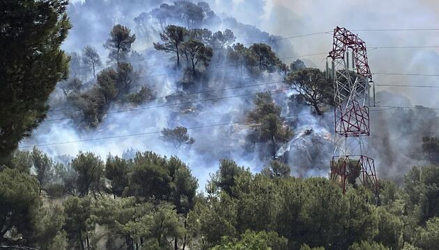 Ein von der Feuerwehr SDIS13 bereitgestelltes Foto zeigt dichte Rauchwolken