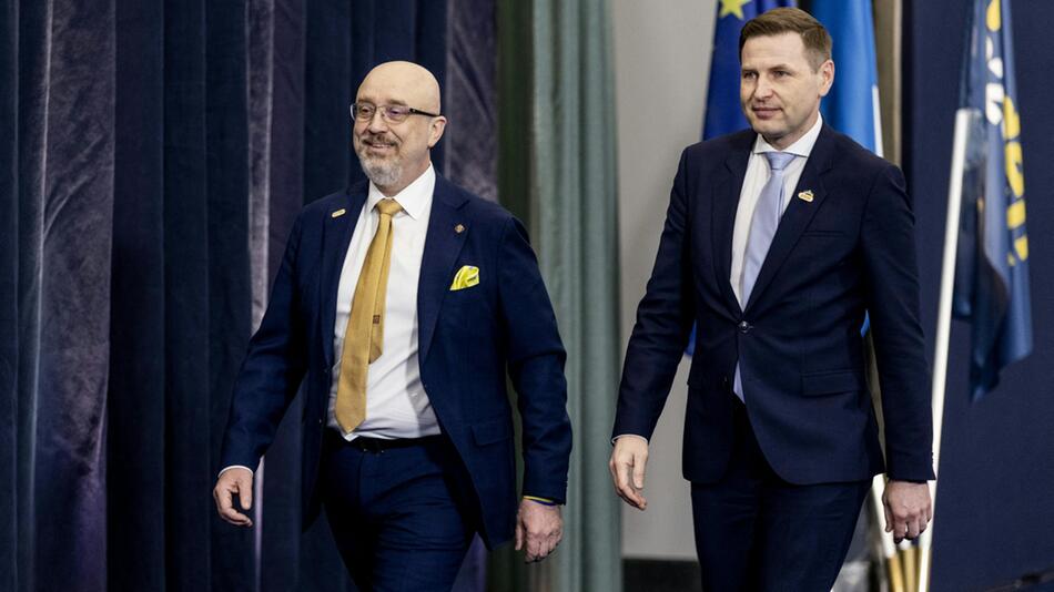 Oleksij Resnikow und Hanno Pevkur am 8. März 2023 in Stockholm