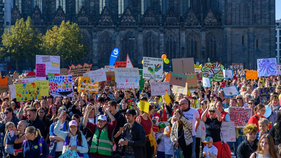 Proteste vor dem Landtag von Sachsen-Anhalt