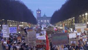 Gegen Zusammenarbeit mit AfD: 160.000 bei Demonstration in Berlin