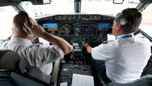 Piloten im Cockpit