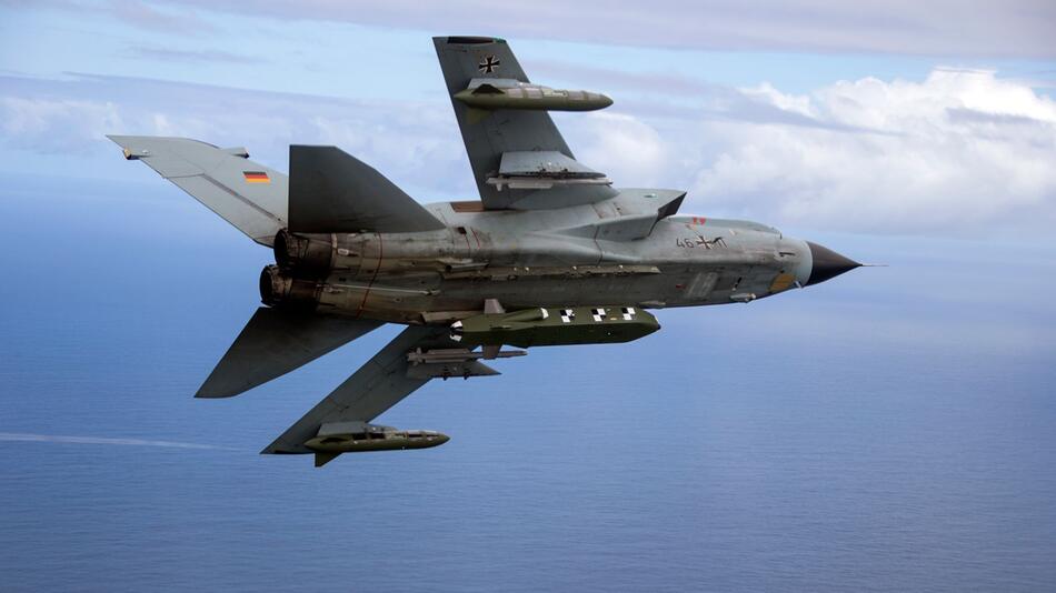 Taurus-Marschflugkörper am Tornado-Kampfjet