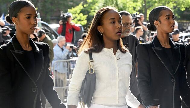 Sean Combs' Töchter D'Lila, Chance und Jessie Combs kamen Hand in Hand zum Gericht in Manhattan ...