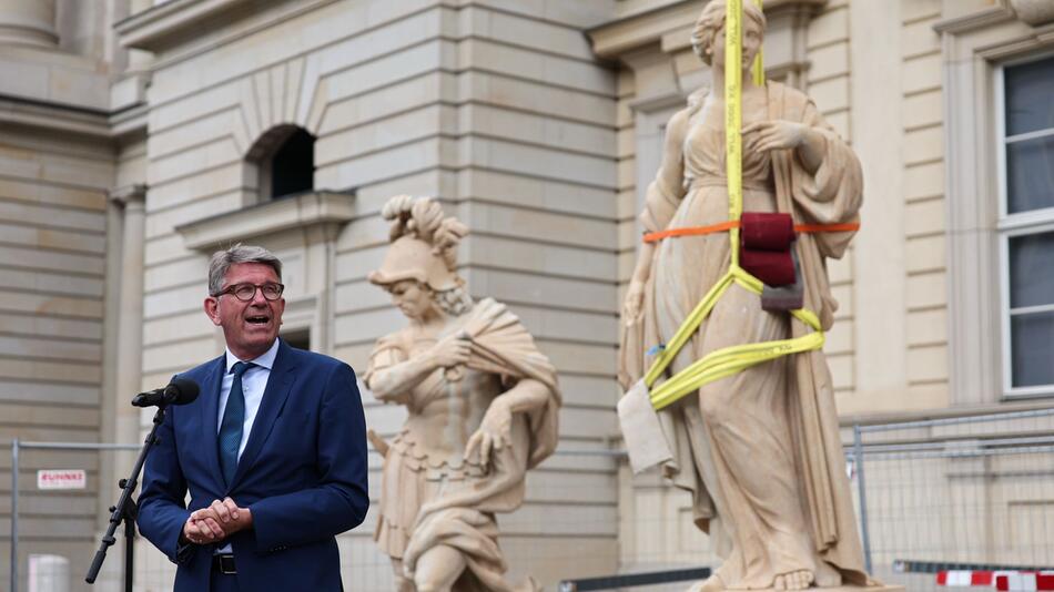 Kulturstaatsminister Weimer besucht Humboldt Forum