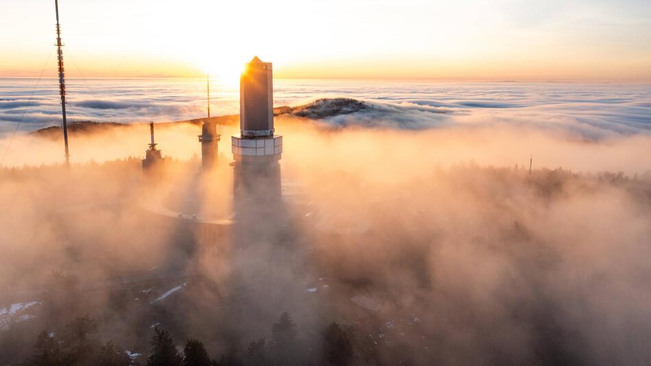 Sonnenaufgang im Nebel