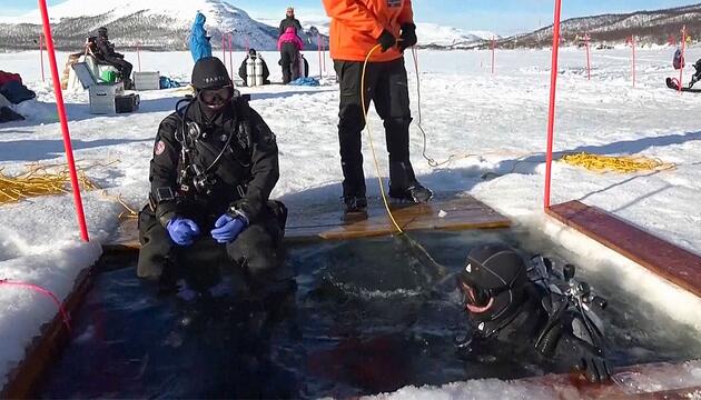 Minus 40 Grad und meterdickes Eis: Besonderer Tauchkurs für Forscher im ewigen Eis