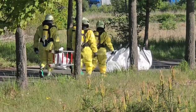Diebe schlitzen Lkw auf: Gefahrgut-Alarm an der A2 in Brandenburg