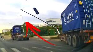 Lkw-Anhänger macht sich selbstständig – Ampel hat keine Chance
