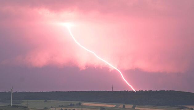 Gewitter folgen auf Hitze - Wechselhaftes Wetter am Montag