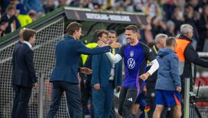 Robin Gosens und Thomas Müller
