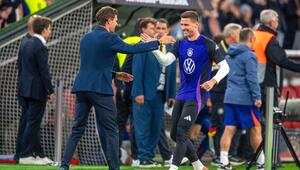 Robin Gosens und Thomas Müller