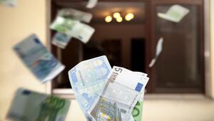 Geld aus Fenster