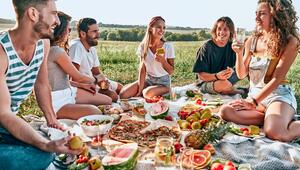 Sommer ist Picknick-Zeit - und am besten schmeckt es, wenn jeder etwas mitbringt.