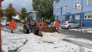 Wetterwechsel mit Wumms: Hagelkörner blockieren Straßen in Sonnenbühl in BaWü