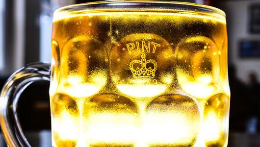 Crown Stamp auf Pint-Glas
