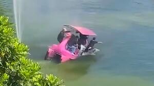 Studenten entern pinkes Tretboot – der Ausflug endet abrupt