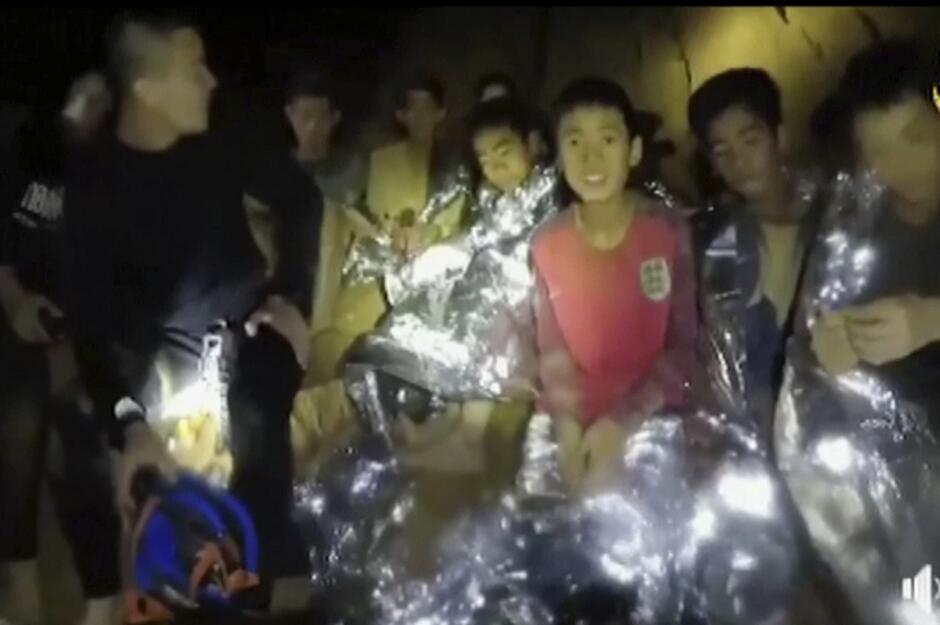 Bild zu Rettung der vermissten FuÃballmannschaft in Thailand