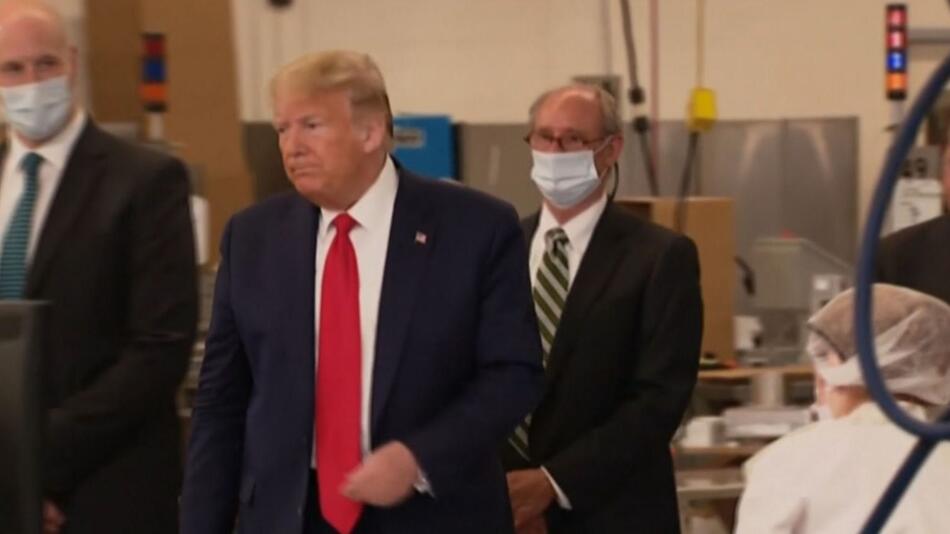 Donald Trump, Fabrikbesuch, Maske