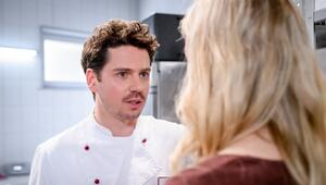 "Sturm der Liebe": Larissa (r.) bittet Kilian (l.) um einen delikaten Gefallen.