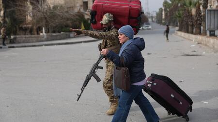 Syrische Armee und Kurden kämpfen um Aleppo – Tausende fliehen