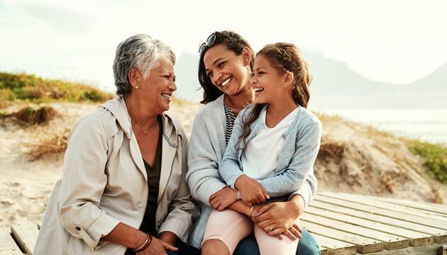 Oma, Mutter und Tochter; drei Generationen