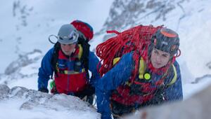 Claudia Lindig und Franz Dörfler im Einsatz bei der Bergwacht Grainau (S02/E05).