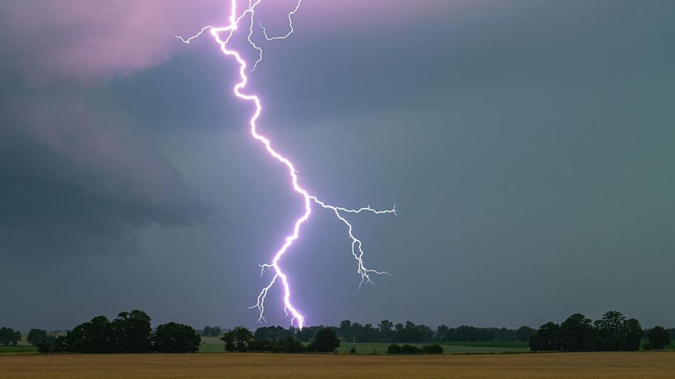 Gewitter über Hessen (Symbolbild)